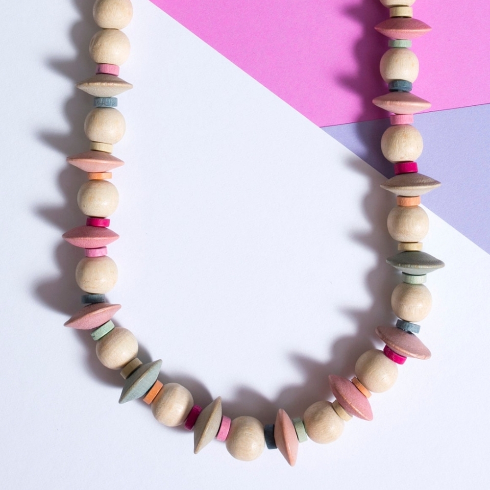 🌼 Vintage 80s natural + pastel wood bead necklace